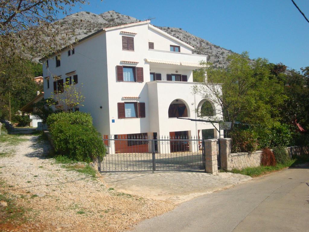 Apartments Vukelic Starigrad Paklenica Exterior photo