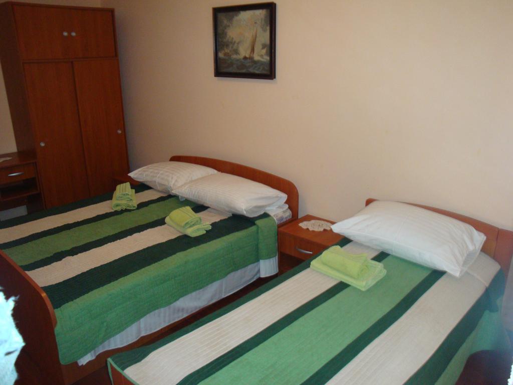 Apartments Vukelic Starigrad Paklenica Exterior photo