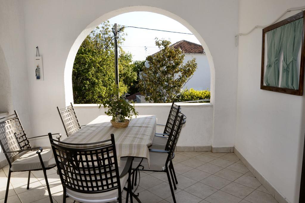 Apartments Vukelic Starigrad Paklenica Exterior photo