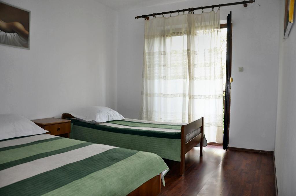 Apartments Vukelic Starigrad Paklenica Exterior photo