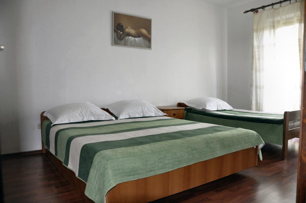 Apartments Vukelic Starigrad Paklenica Exterior photo