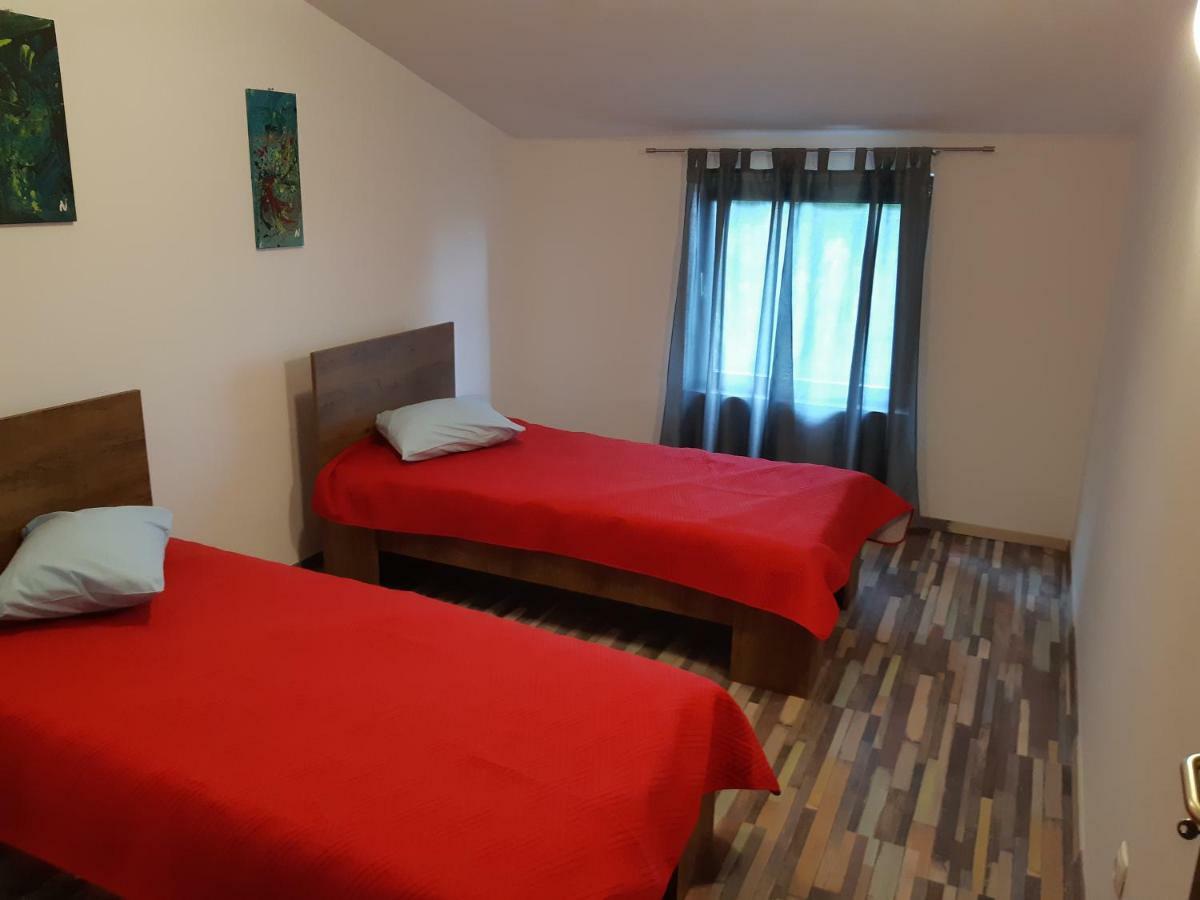 Apartments Vukelic Starigrad Paklenica Exterior photo