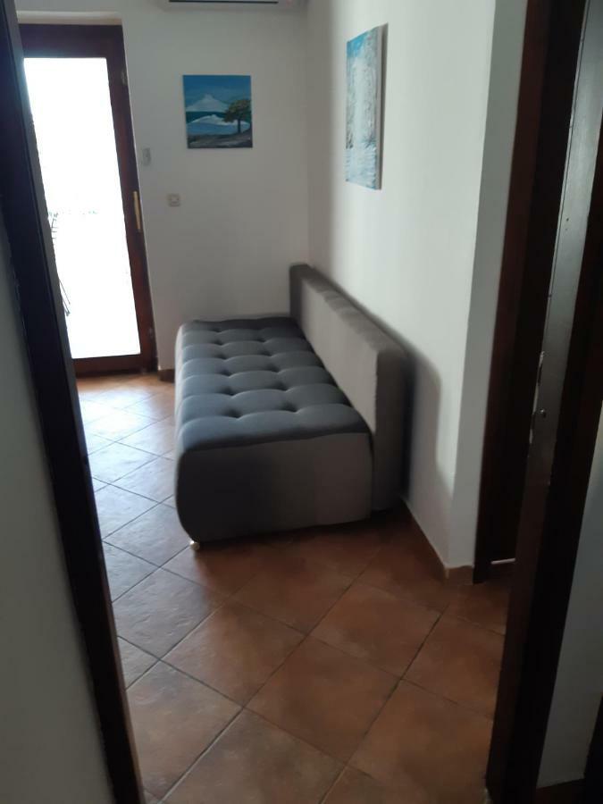 Apartments Vukelic Starigrad Paklenica Exterior photo