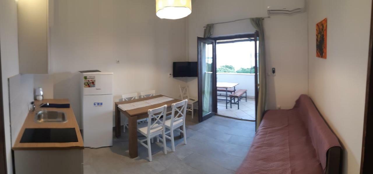 Apartments Vukelic Starigrad Paklenica Exterior photo